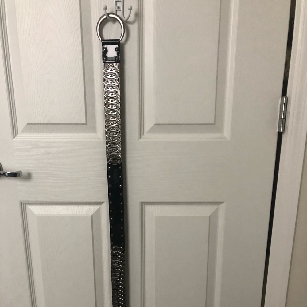 Decorative stretchy silver tone and back patent belt